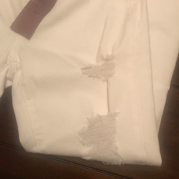 New distressed white jeans - Picture 4 of 6